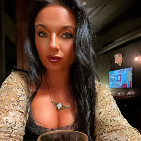 Meet your Posher, Erin - Picture 1 of 1